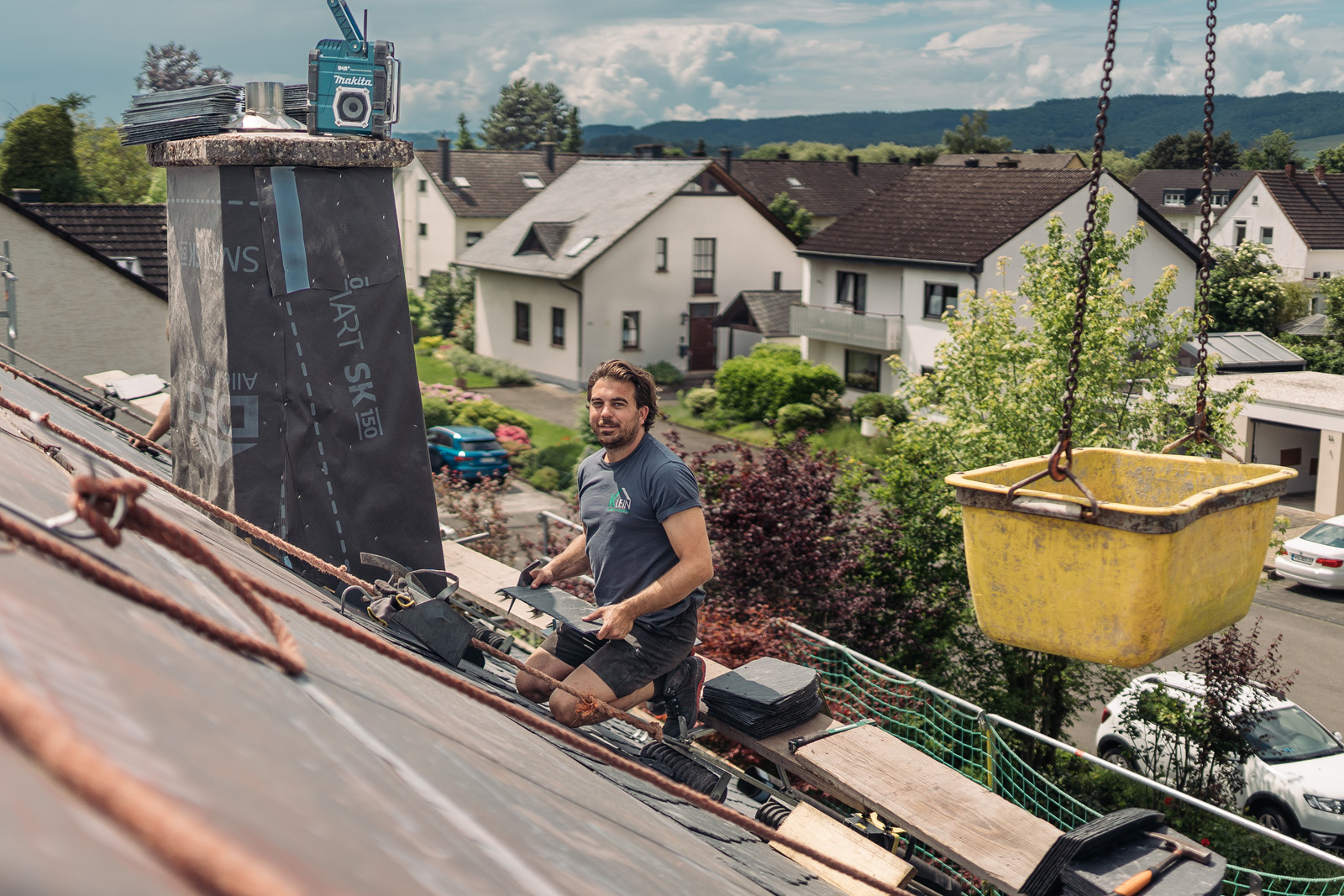 Hubarbeitsbühne bei einer Kaminreparatur in Wittlich