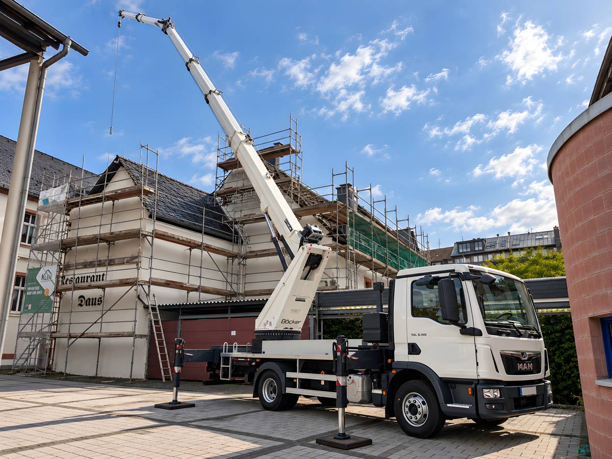 Autokran Böcker AK 37 der Dachdecker Klein GmbH